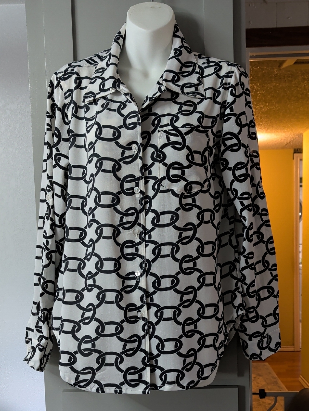 Larsen Gray Black & White Chain-Link Blouse
